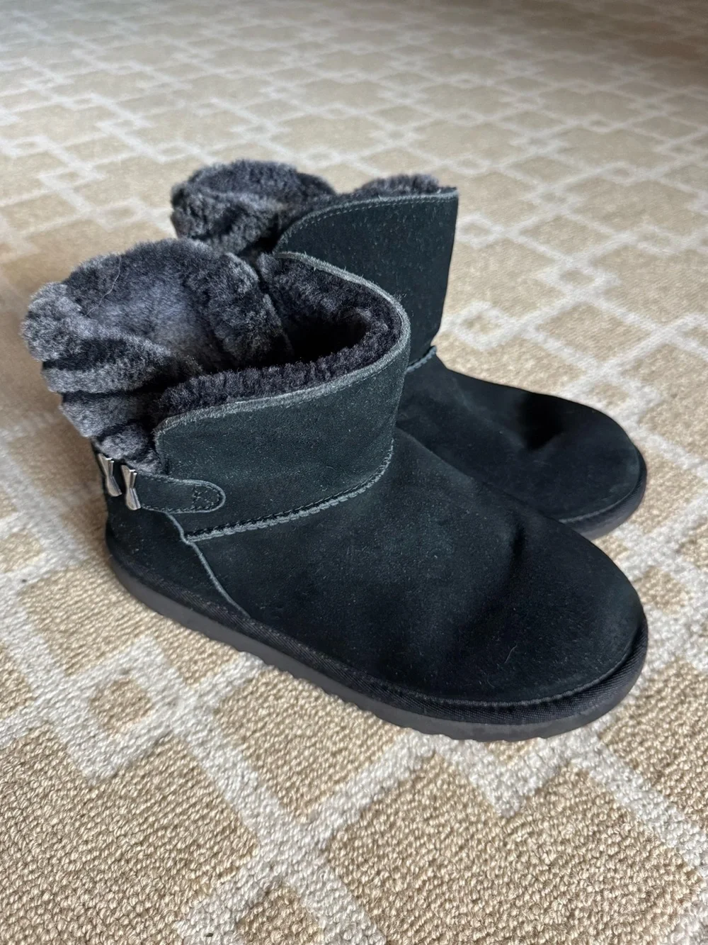 UGG Adria Suede Shearling Fur Cuff Ankle Boots Black Gray Girls Size 4